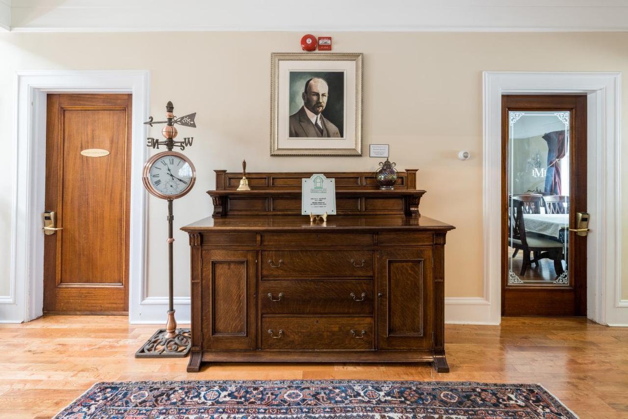 Monroe House Executive Guest Suites St. John's Εξωτερικό φωτογραφία